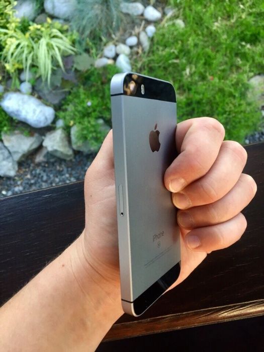 Продам айфон 5s 