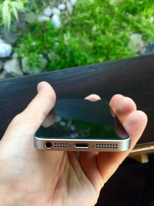 Продам айфон 5s 