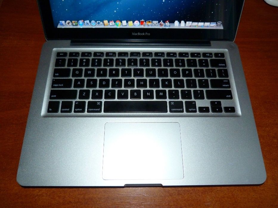 APPLE MacBook Pro (13-inch)/4 GB RAM/500 GB HDD/Батарея 7 часов 