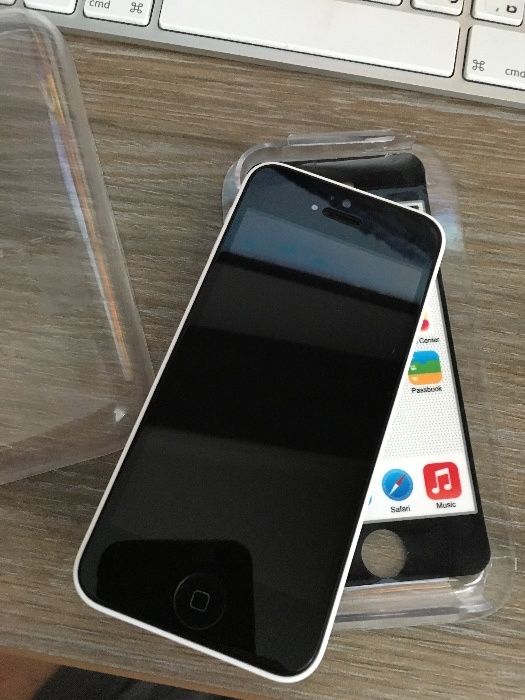 IPhone 5c 16gb neverlock На запчастини або ремонт 