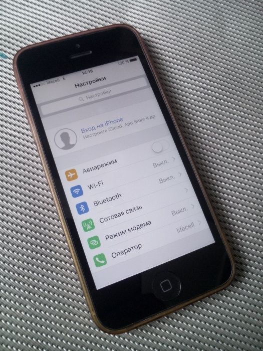 Хороший Apple iPhone 5 16GB . 