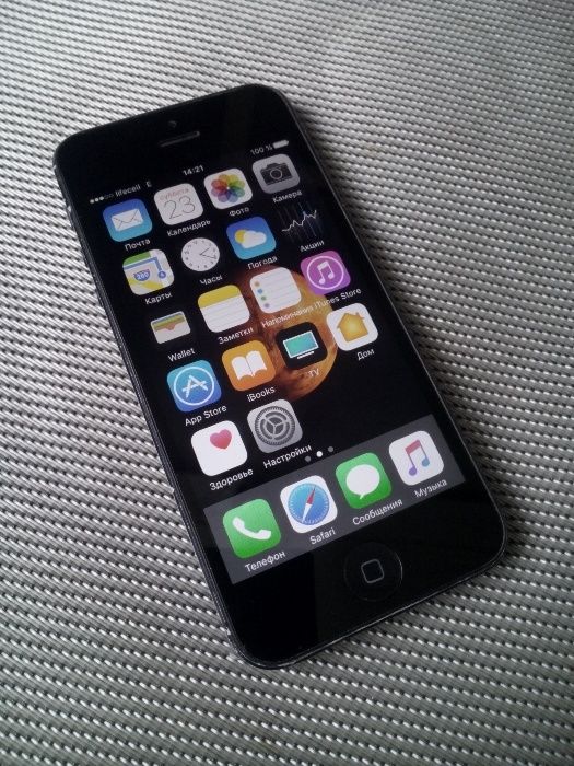 Хороший Apple iPhone 5 16GB . 