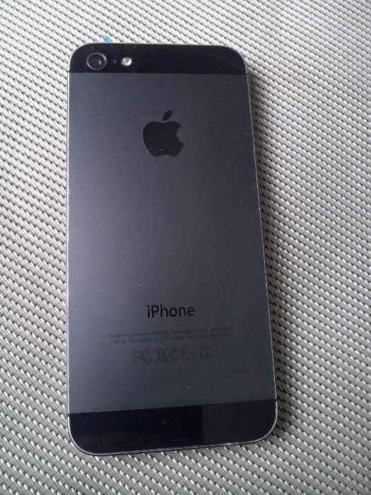Хороший Apple iPhone 5 16GB . 