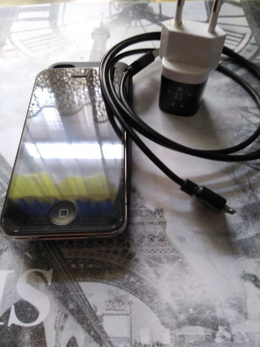 Продам Айфон 4s 