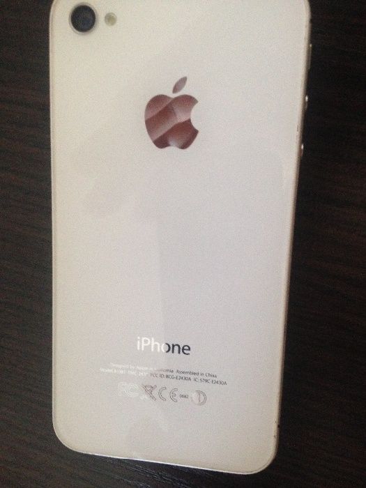 Продам Айфон 4s 