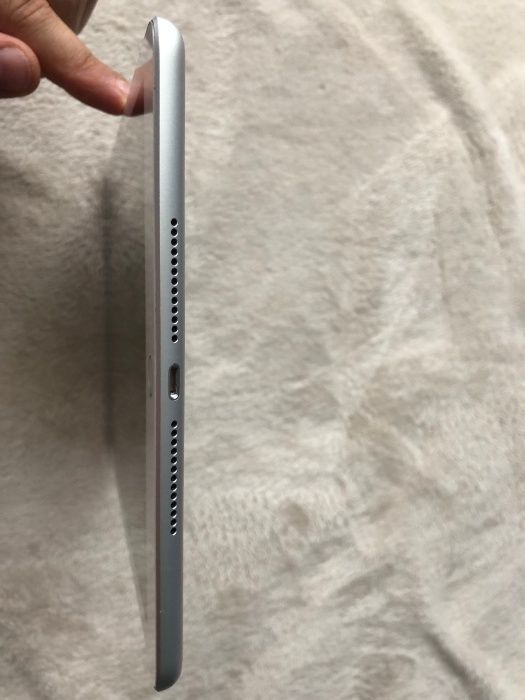 Apple Ipad New 2017 Wi FI 128gb Silver почти как новый 