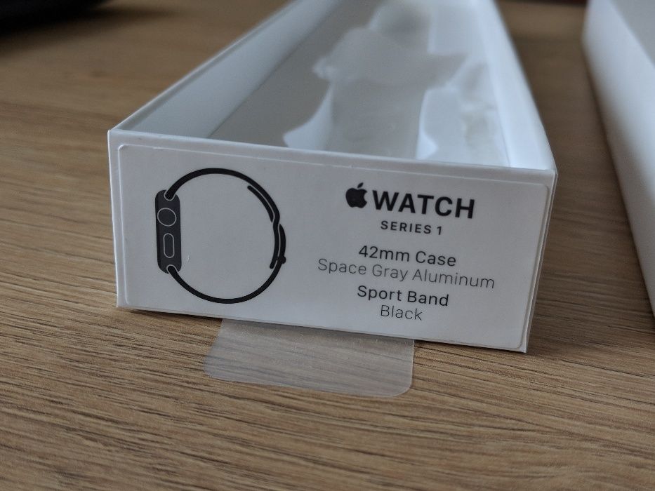 Apple Watch Series 1 42mm SpaceGray Alluminum Sport Band Black 