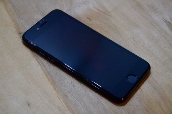 Jet black Apple iPhone 7 на 128 ГБ. 