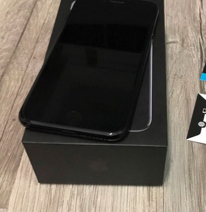Jet black Apple iPhone 7 на 128 ГБ. 