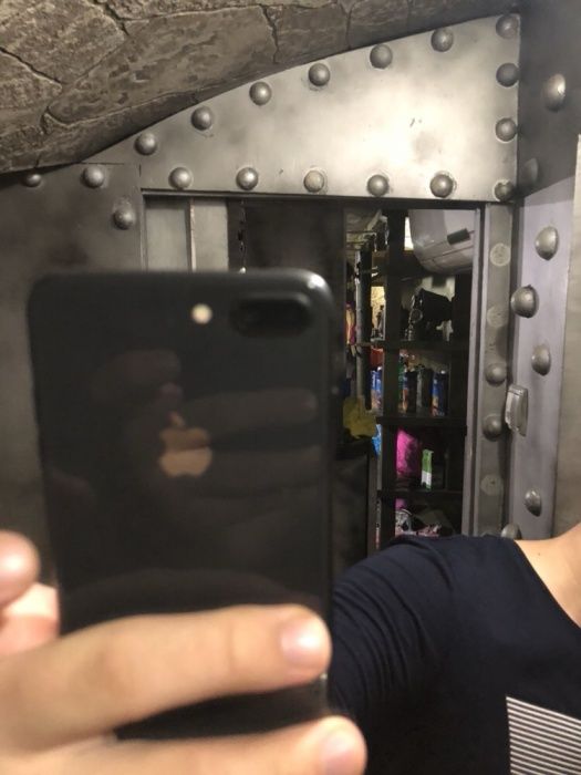Продам iPhone 8+ 64 gb в хорошем состоянии ,без сколов,с документами 