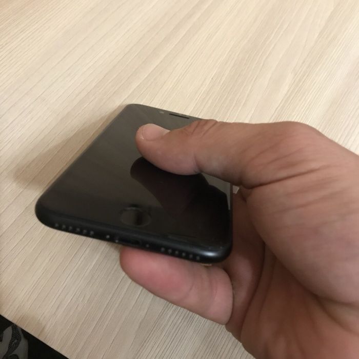Apple iPhone 7 (32) Black 