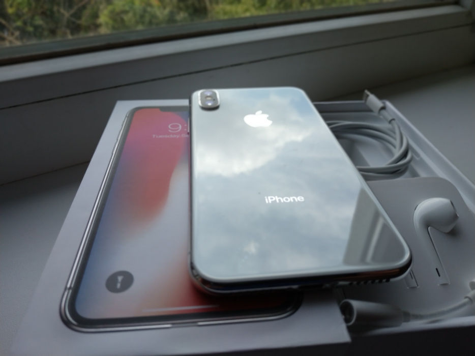 Apple iPhone X 256 Silver like NEW.Полный комплект.Состояние нового. 