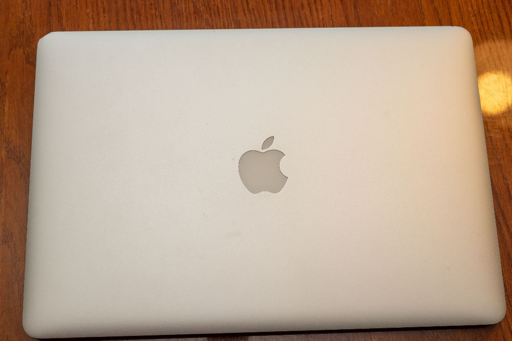 Продам Apple Macbook pro 15 retina, ram 16 gb, ssd 256 gb. 