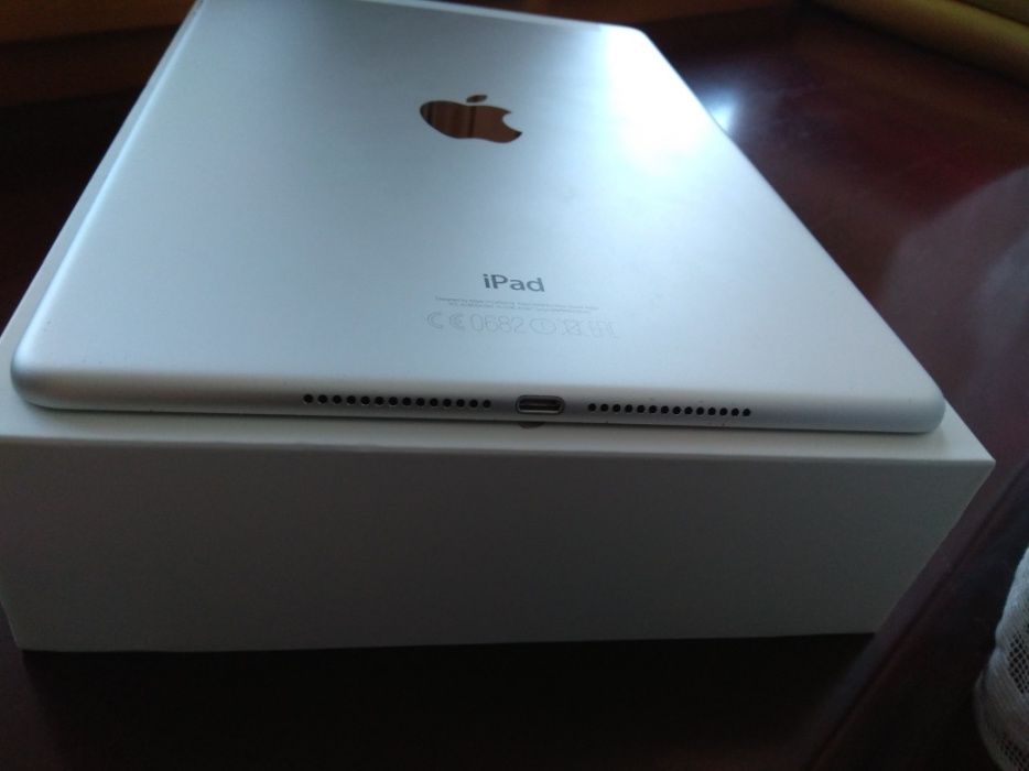 Продам IPad air 2 64gb+3g 