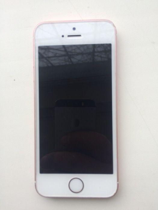 Продам IPhone se 