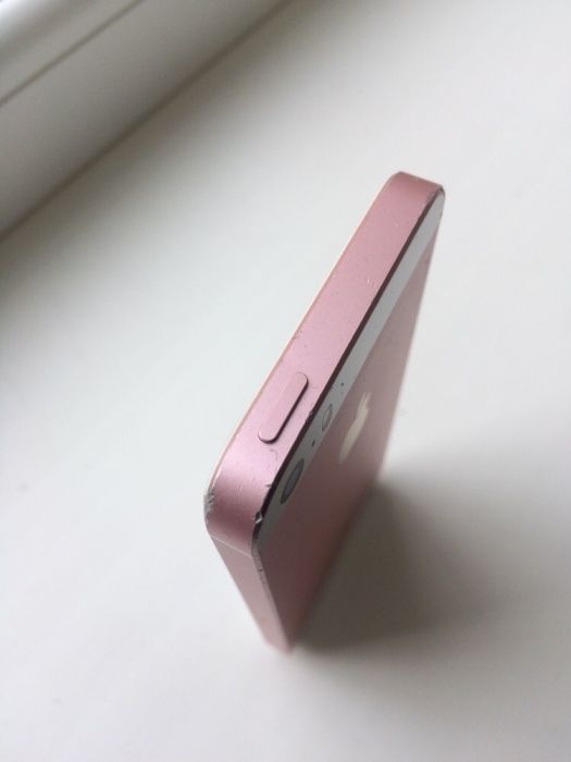 Продам IPhone se 