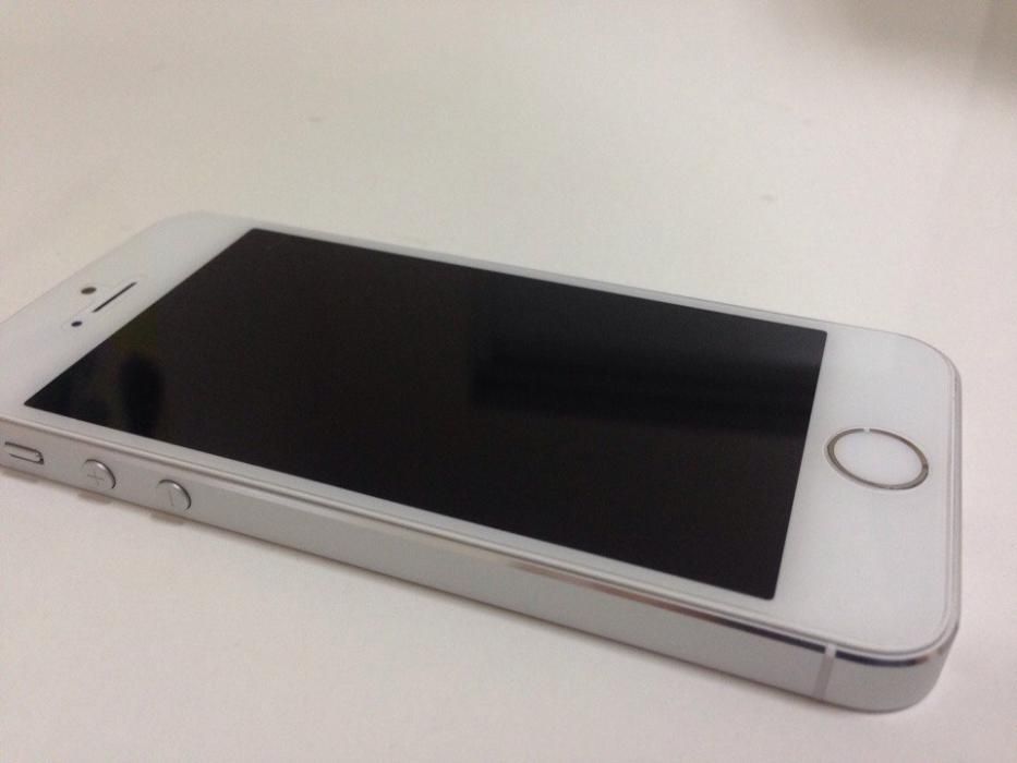 Iphone 5S 16GB Silver Neverlock, оригинал, работает без проблем 