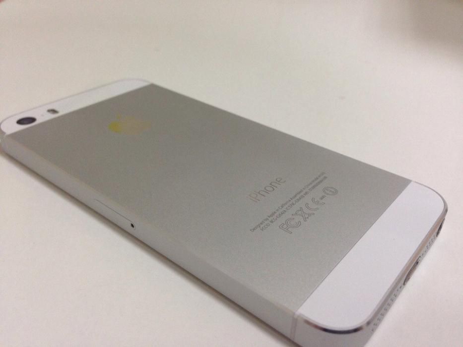 Iphone 5S 16GB Silver Neverlock, оригинал, работает без проблем 