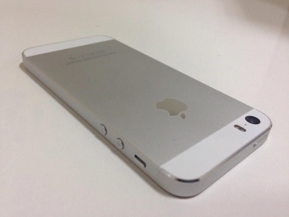 Iphone 5S 16GB Silver Neverlock, оригинал, работает без проблем 
