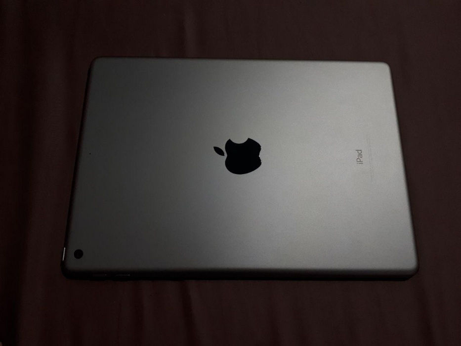 IPad 5 2017 32gb WIFI ИДЕАЛЬНОЕ состояние 