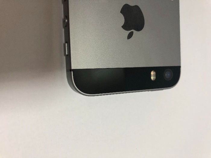 Телефон Apple SE 32 Gb 