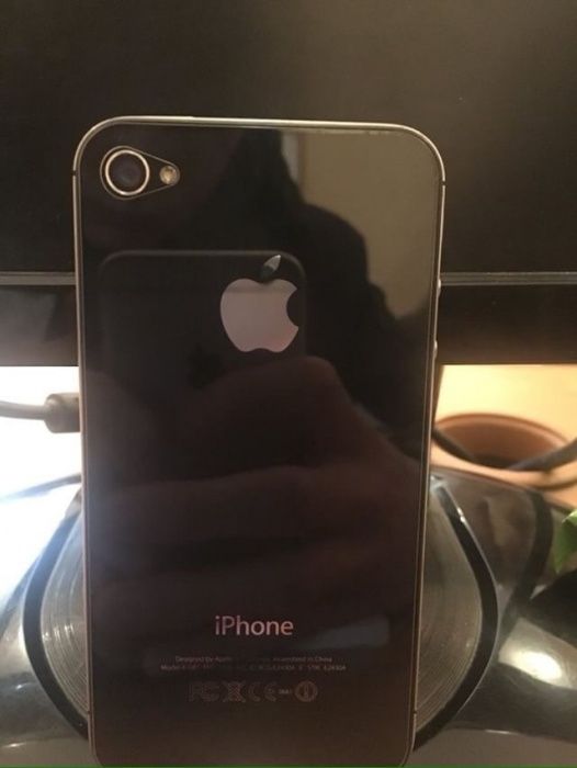 Продам IPhone 4s