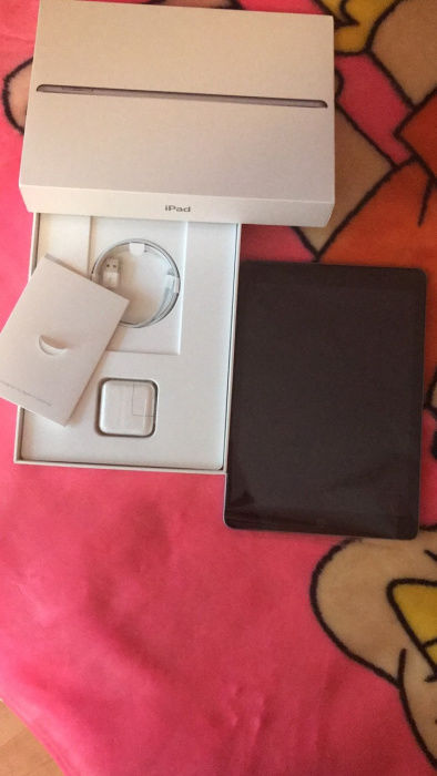 Продам планшет iPad 2017 128 ГБ