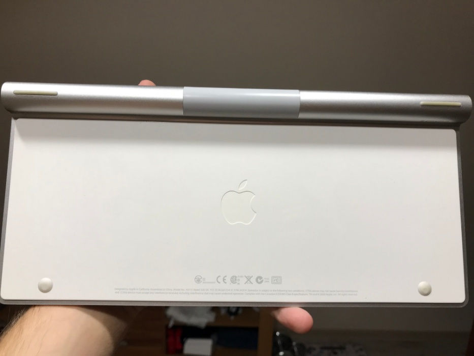 Apple Wireless Keyboard (MC184)