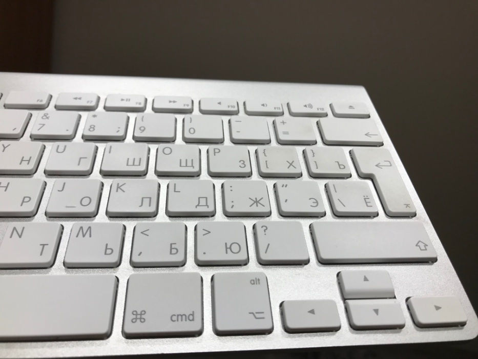 Apple Wireless Keyboard (MC184)