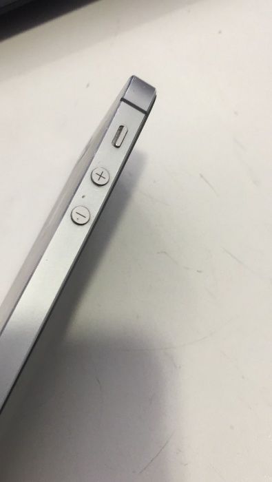 Смартфон iPhone 5S 16Gb