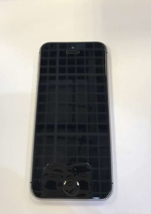 Продам iPhone SE