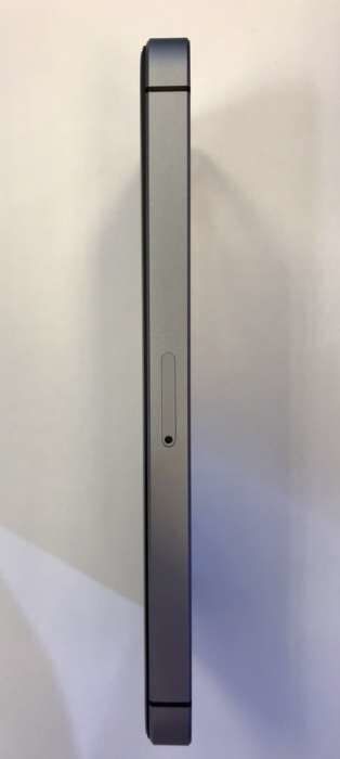 Продам iPhone SE