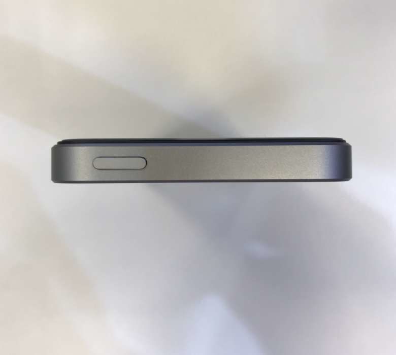 Продам iPhone SE