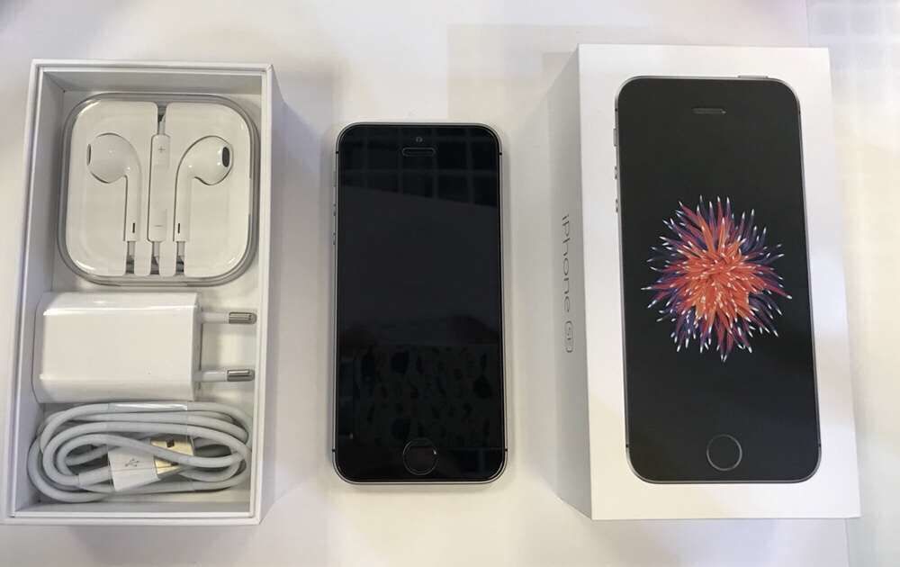 Продам iPhone SE