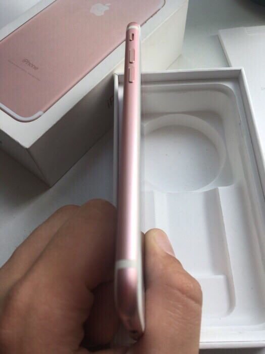 Срочно Apple IPhone 7