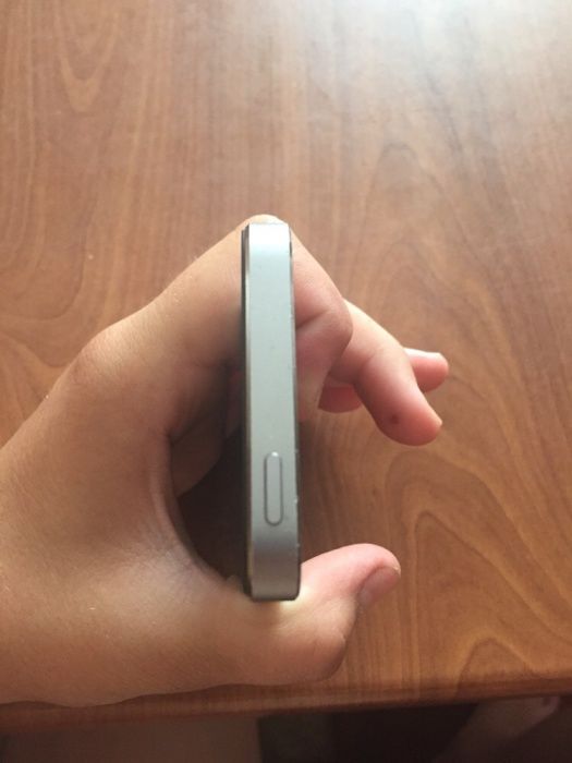 Срочно! Продам IPhone 5s