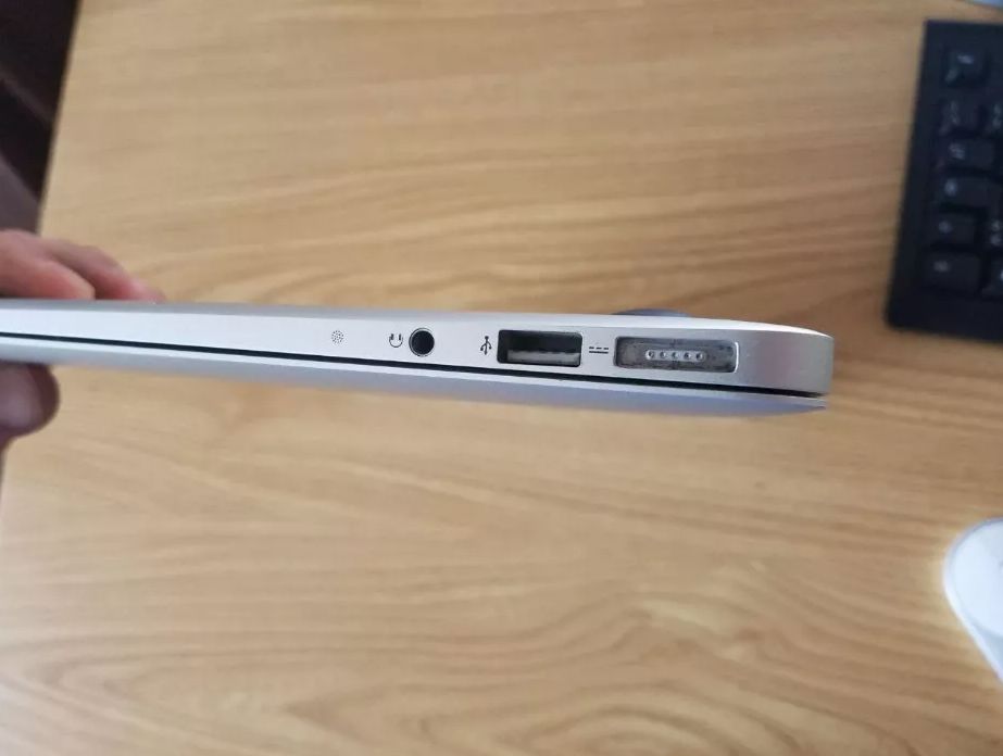 Apple MacBook Air 13.3 i7 8gb 256ssd
