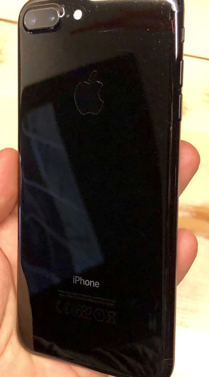 Продам iPhone 7 Plus 128Gb Jet Black