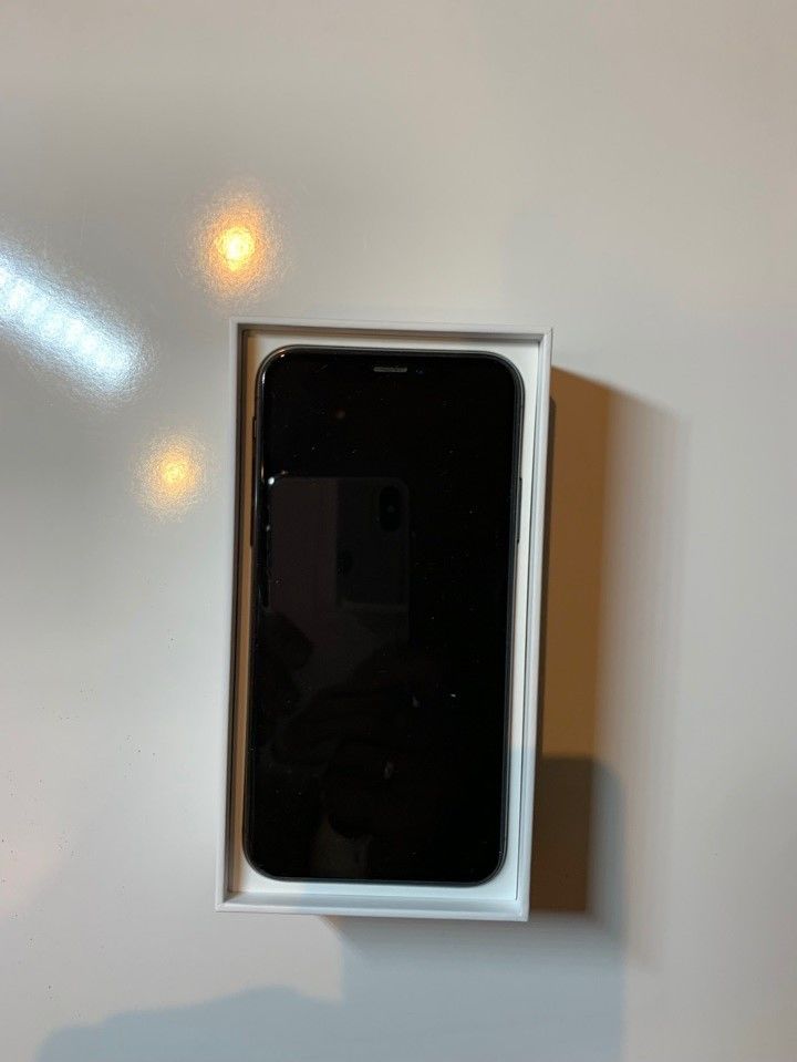Продам iPhone X 256GB Space Gray