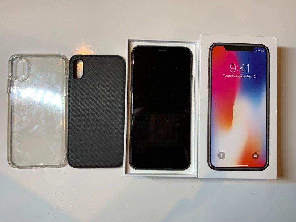 Продам iPhone X 256GB Space Gray
