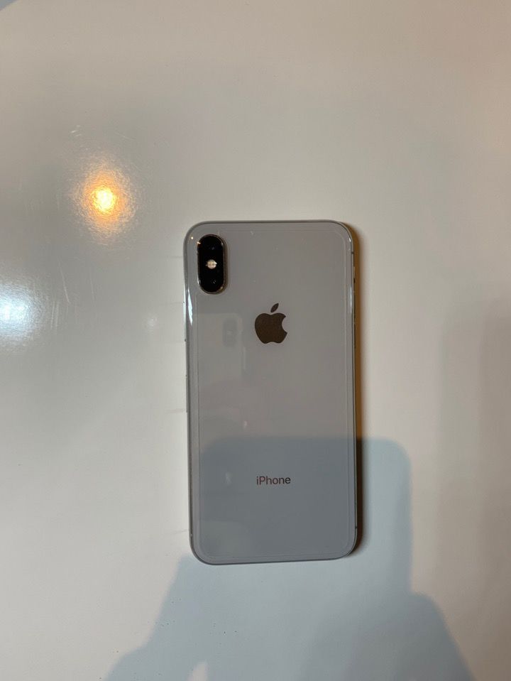 Продам iPhone X 256GB Silver