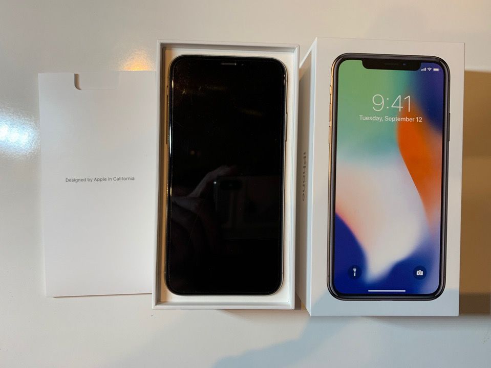 Продам iPhone X 256GB Silver