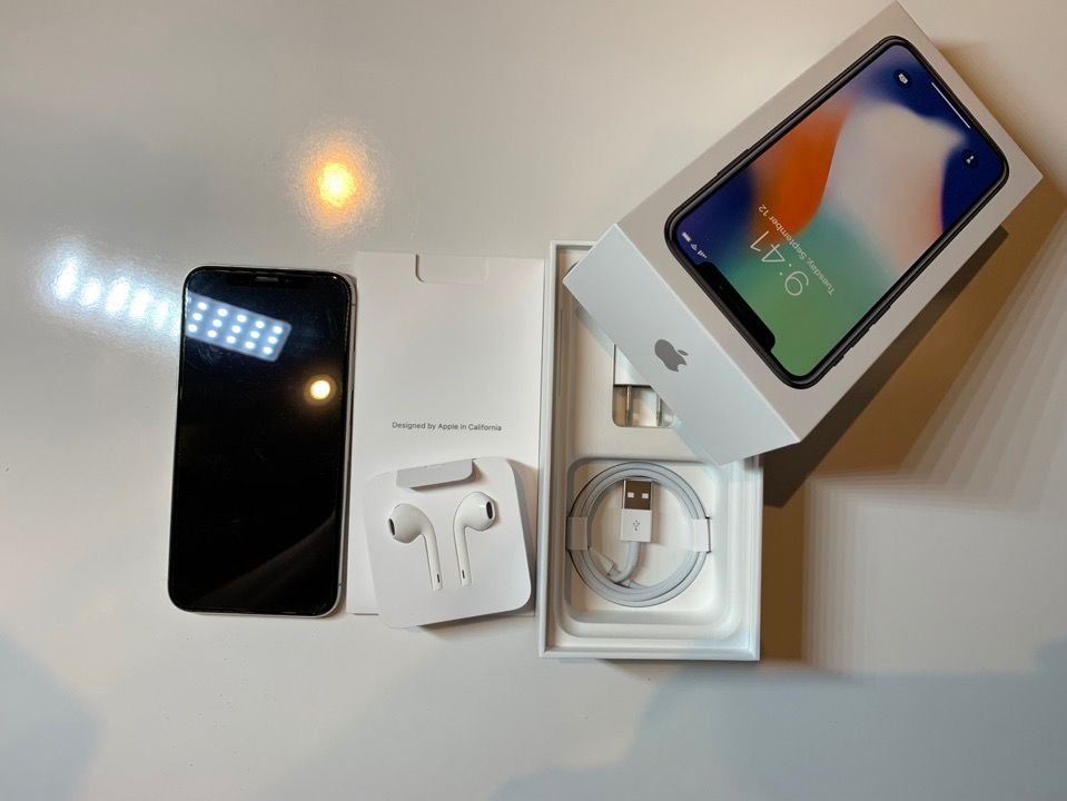 Продам iPhone X 256GB Silver