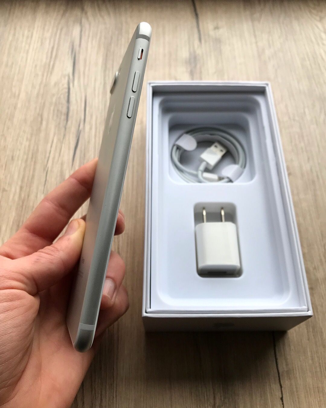 Продам iPhone 7 Plus Silver 128Gb 