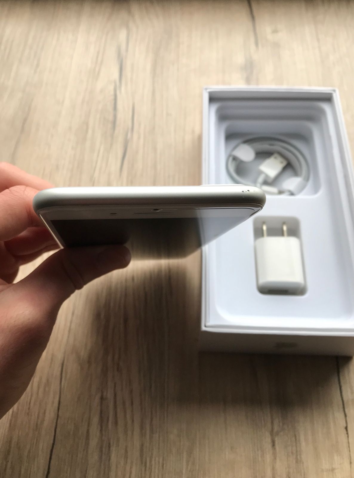 Продам iPhone 7 Plus Silver 128Gb 