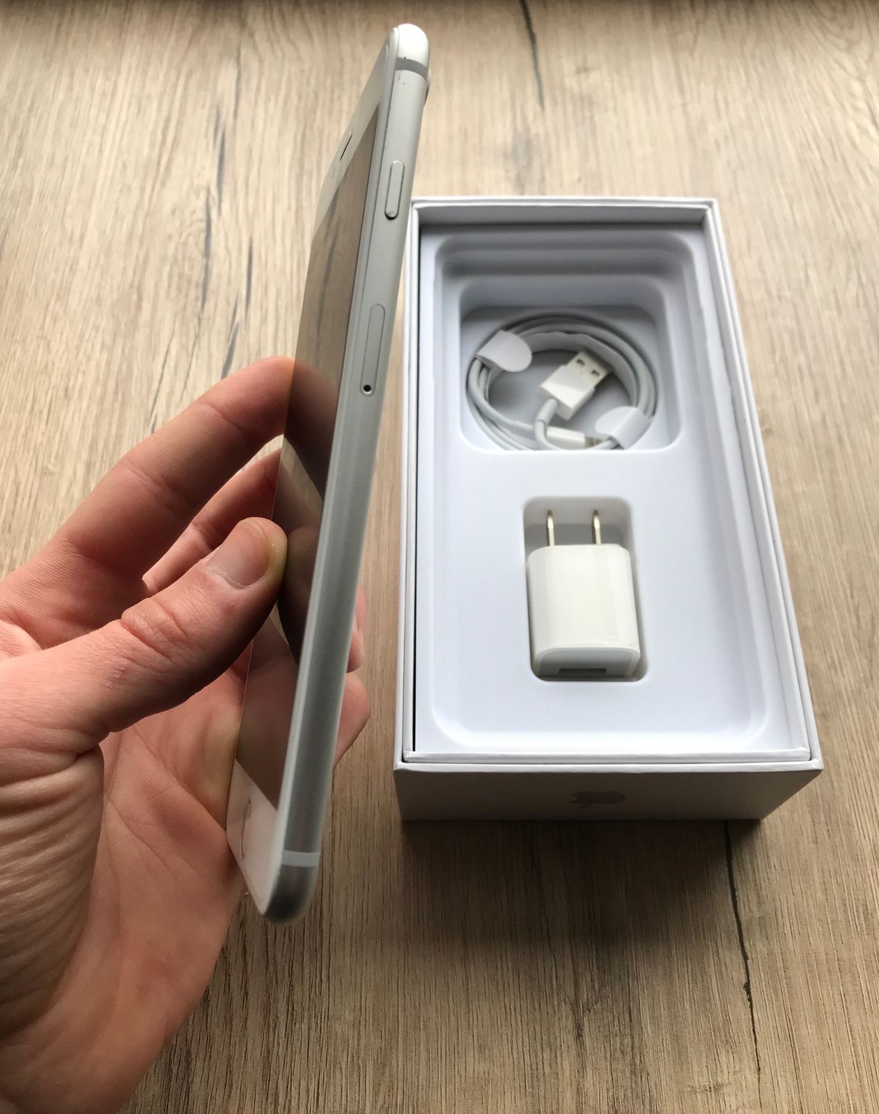 Продам iPhone 7 Plus Silver 128Gb 