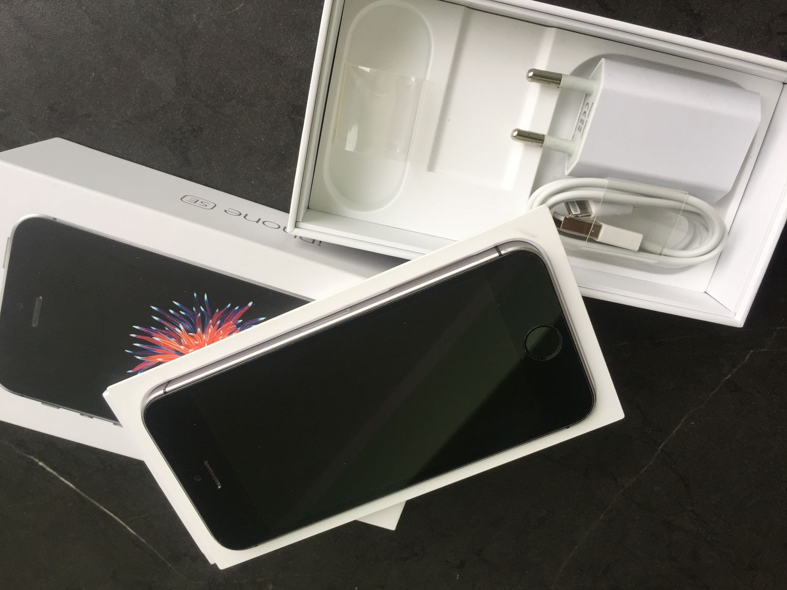 Iphone SE 16 GB Space Grey NEVERLOCK