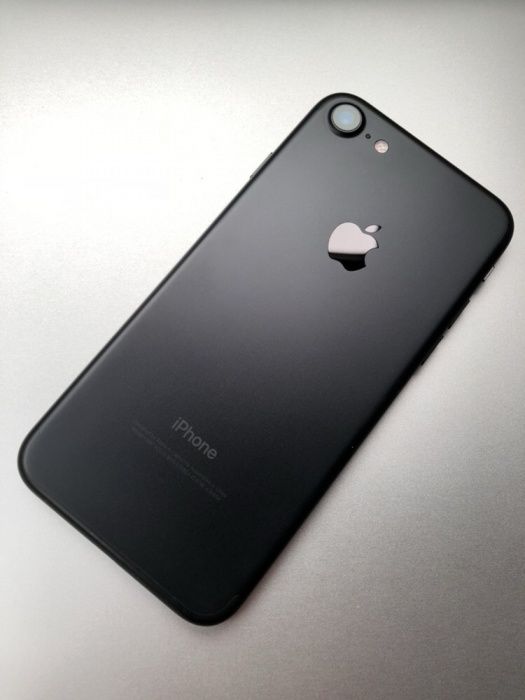 IPhone 7 256Gb идеальный + чехол и стекло в подарок