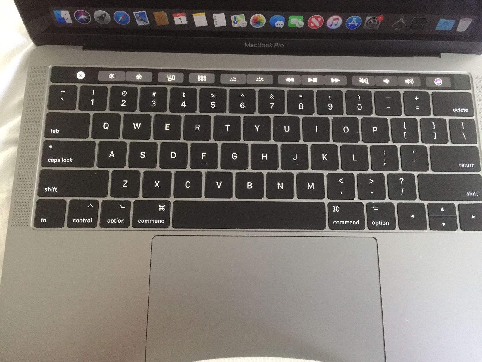 MacBook Pro 2016 13,3 Touch Bar i5 8 gb 256 gb ssd intel iris 550