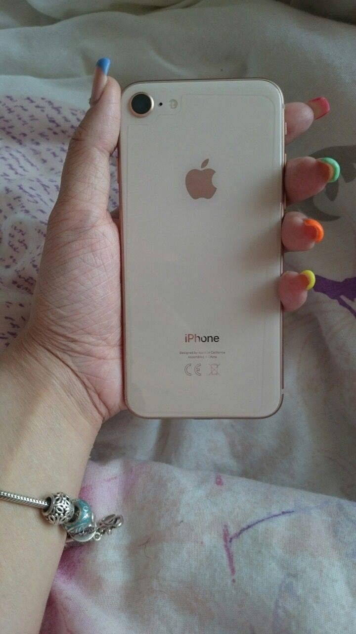 Продам IPhone 8 64GB